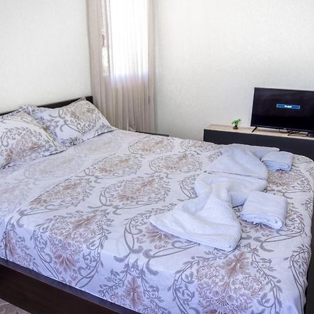 City Center Two Private Bedrooms Near Scanderbeg Square On Shared Apartment Tiran Dış mekan fotoğraf