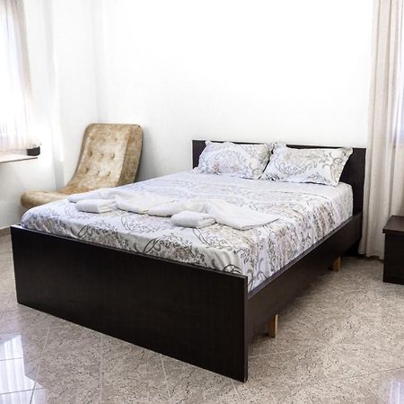 City Center Two Private Bedrooms Near Scanderbeg Square On Shared Apartment Tiran Dış mekan fotoğraf