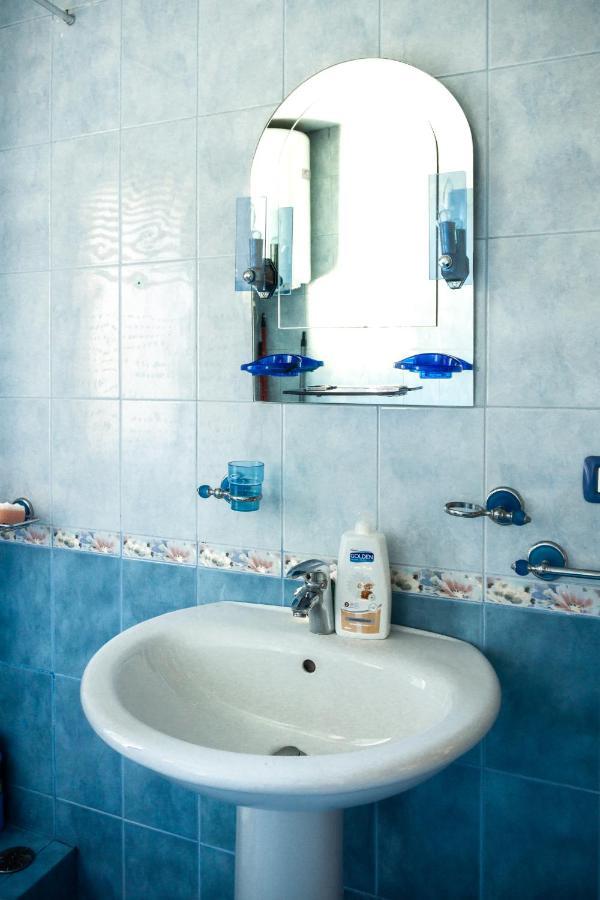 City Center Two Private Bedrooms Near Scanderbeg Square On Shared Apartment Tiran Dış mekan fotoğraf