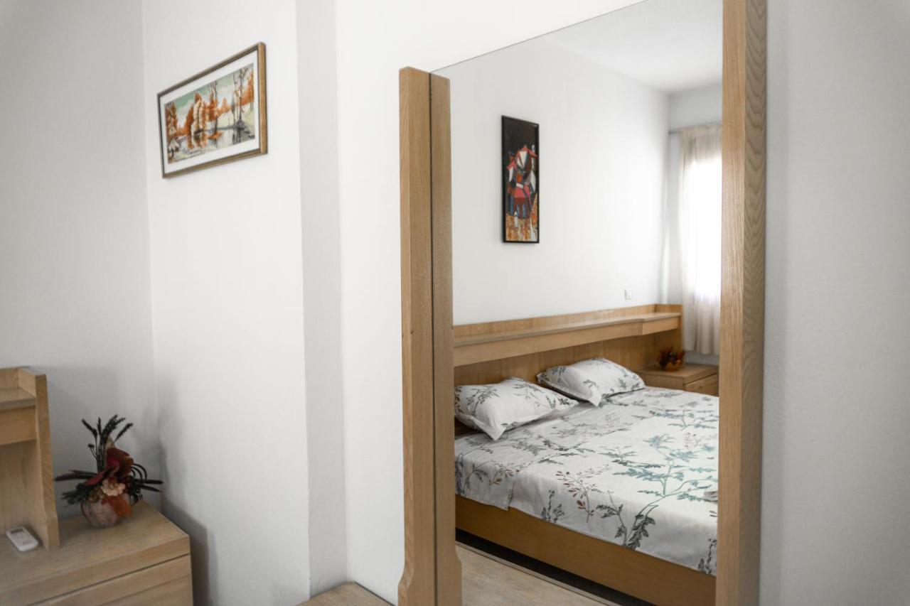 City Center Two Private Bedrooms Near Scanderbeg Square On Shared Apartment Tiran Dış mekan fotoğraf