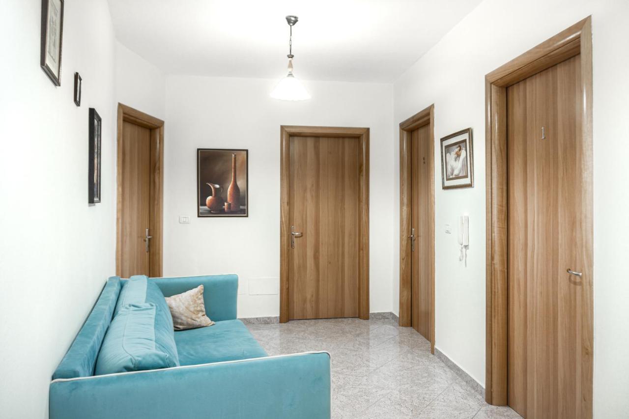 City Center Two Private Bedrooms Near Scanderbeg Square On Shared Apartment Tiran Dış mekan fotoğraf