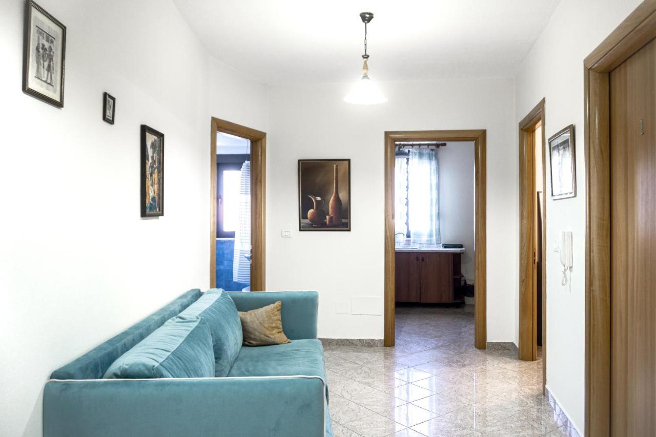 City Center Two Private Bedrooms Near Scanderbeg Square On Shared Apartment Tiran Dış mekan fotoğraf
