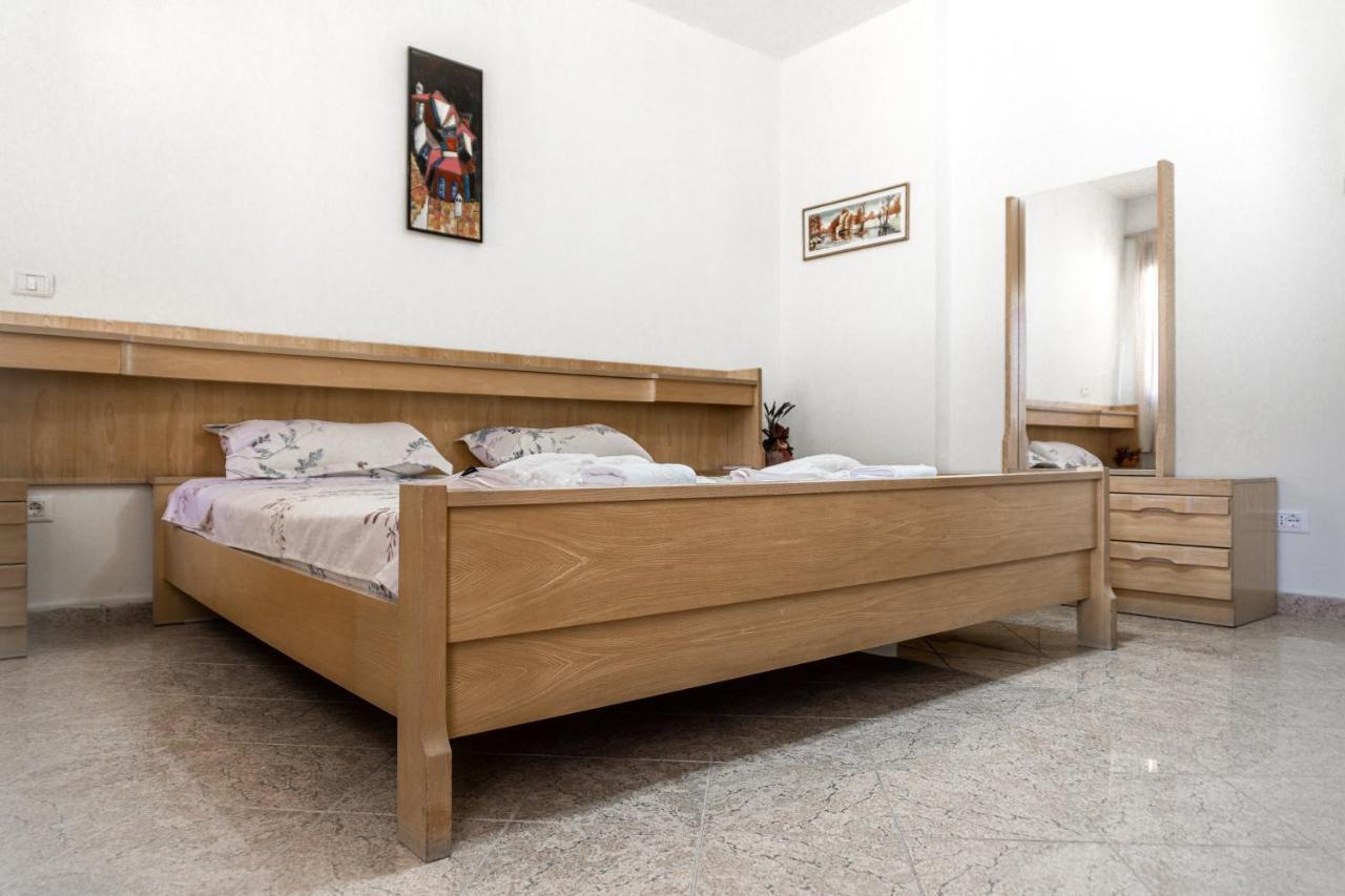 City Center Two Private Bedrooms Near Scanderbeg Square On Shared Apartment Tiran Dış mekan fotoğraf