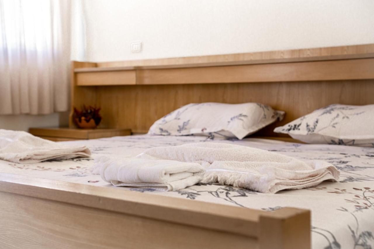 City Center Two Private Bedrooms Near Scanderbeg Square On Shared Apartment Tiran Dış mekan fotoğraf