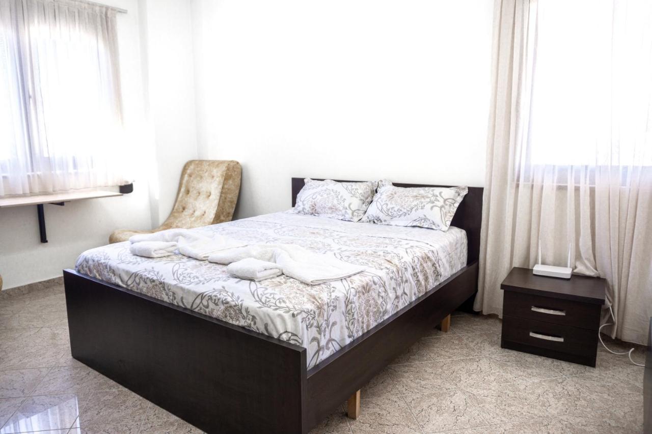 City Center Two Private Bedrooms Near Scanderbeg Square On Shared Apartment Tiran Dış mekan fotoğraf