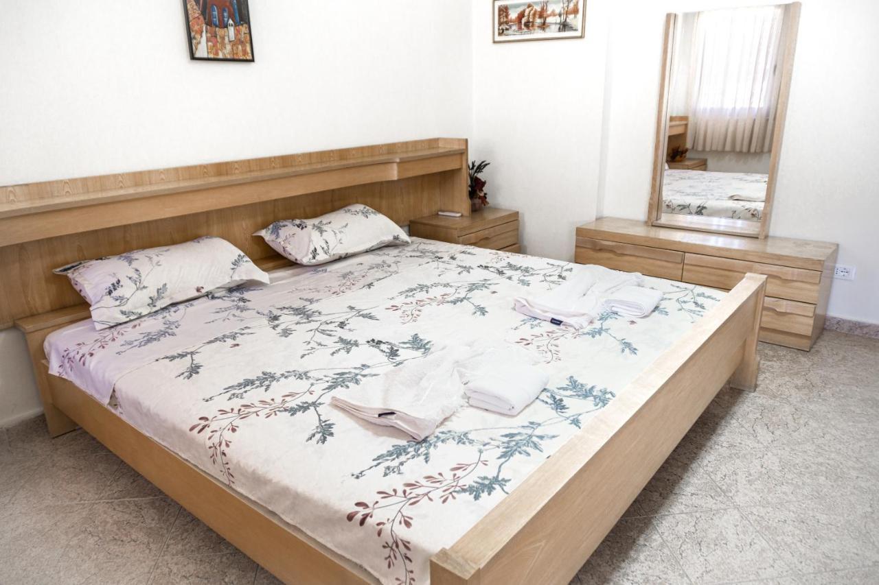 City Center Two Private Bedrooms Near Scanderbeg Square On Shared Apartment Tiran Dış mekan fotoğraf