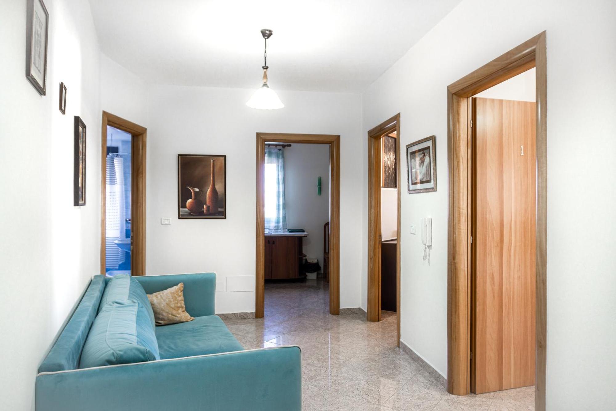 City Center Two Private Bedrooms Near Scanderbeg Square On Shared Apartment Tiran Dış mekan fotoğraf